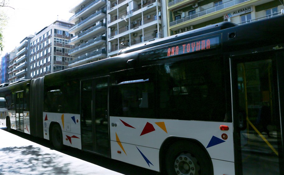 Θεσσαλονίκη: Δύο τραυματίες από σύγκρουση αστικών λεωφορείων 