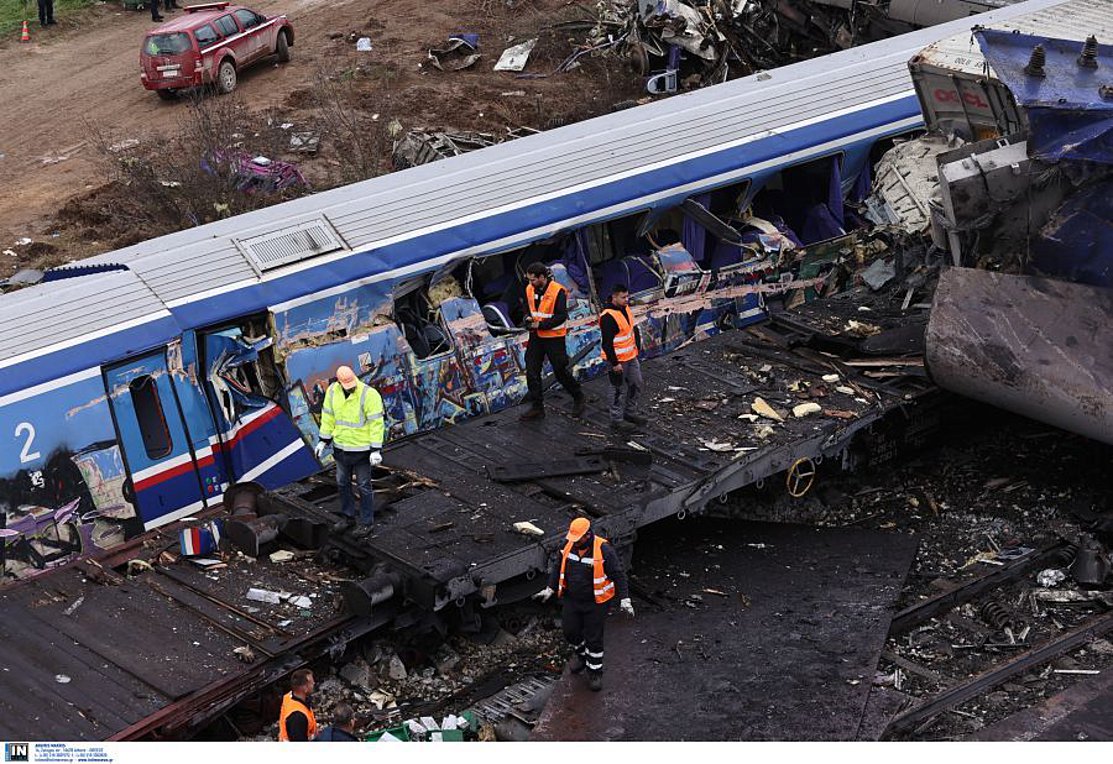 Τέμπη: Ποινική δίωξη στον σταθμάρχη – Συνεχίζονται οι έρευνες στο σημείο της τραγωδίας