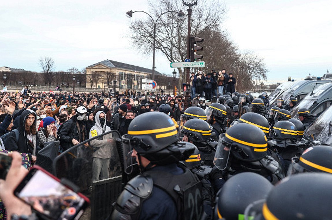 Γαλλία: 310 συλλήψεις στις διαδηλώσεις εναντίον της μεταρρύθμισης του συνταξιοδοτικού