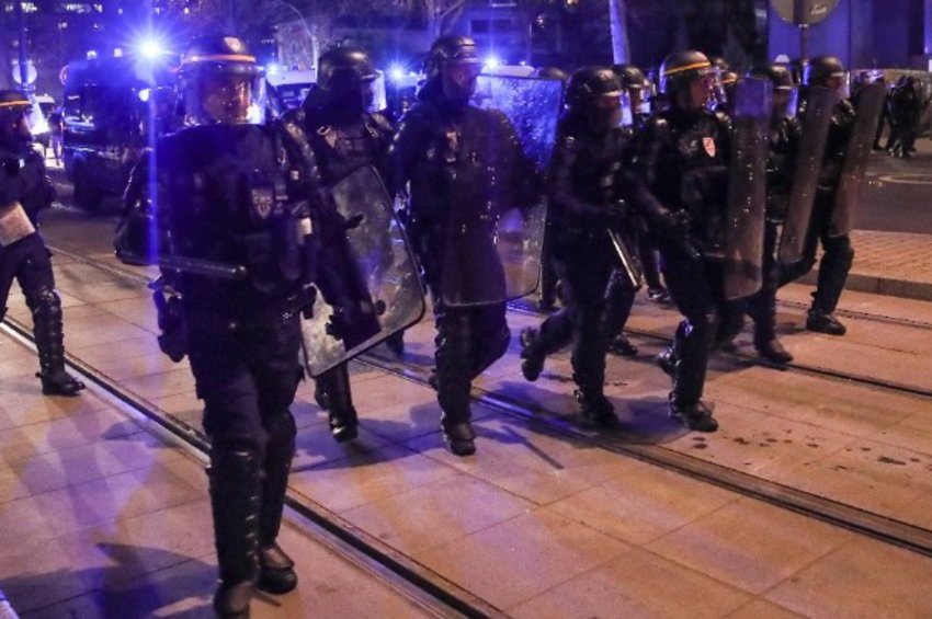 Γαλλία: Συγκρούσεις αστυνομικών με διαδηλωτές στην Πλας ντ  Ιταλί