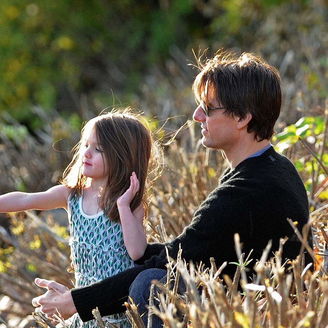 Tom Cruise: Δύο ξένοι με τη 16χρονη κόρη του Suri μετά το διαζύγιο από την Katie Holmes
