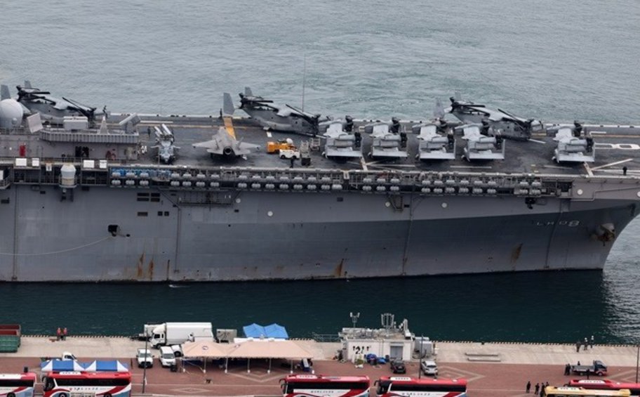 Μεγάλο αποβατικό σκάφος του Πολεμικού Ναυτικού των ΗΠΑ συμμετέχει σε γυμνάσια στη Νότια Κορέα