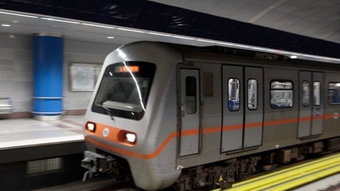 Στάση εργασίας το βράδυ στο Mετρό