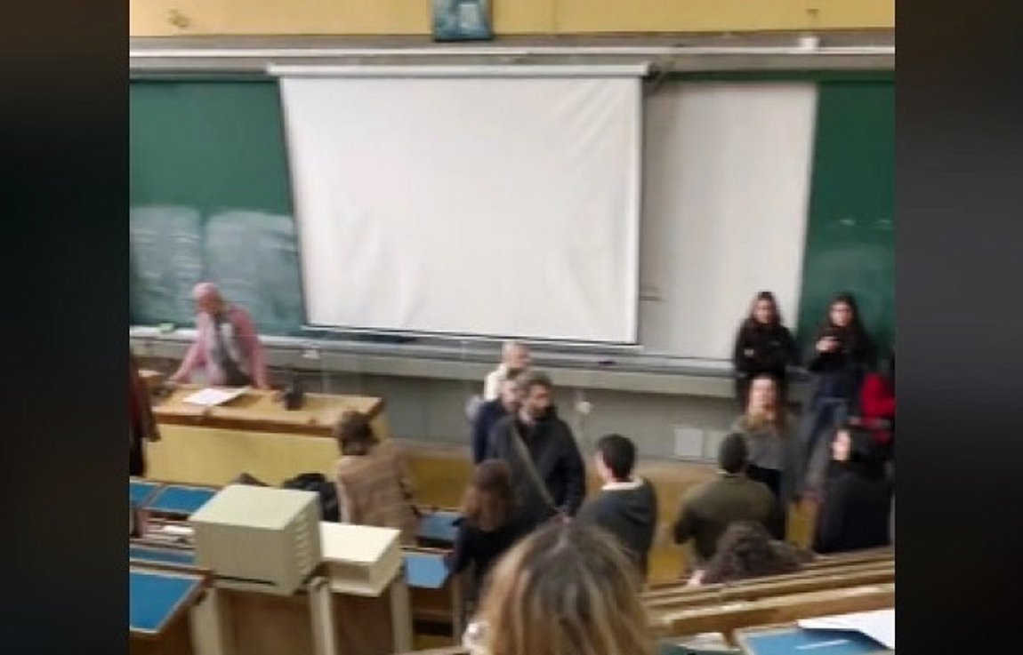 Νέο επεισόδιο με την Βάνα Νικολαΐδου στο ΕΚΠΑ – Φοιτητής την υπερασπίστηκε – Βίντεο