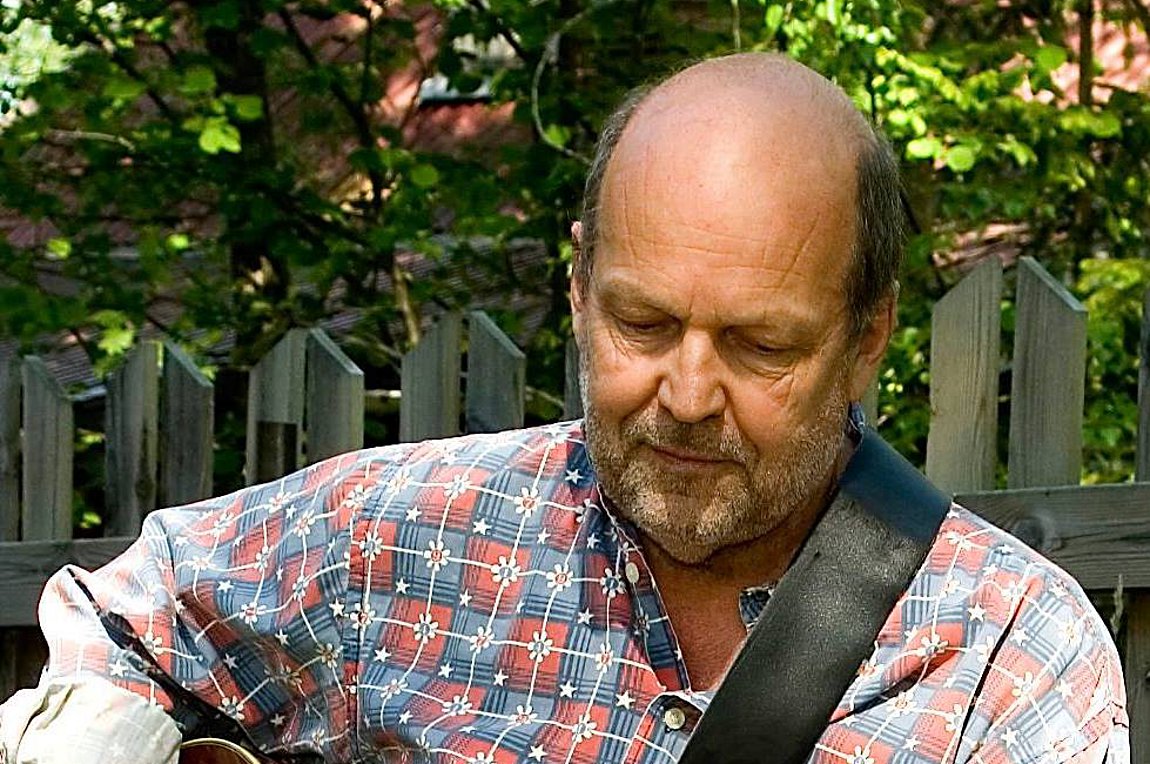 ABBA: Πέθανε ο κιθαρίστας του θρυλικού συγκροτήματος στα 70 του