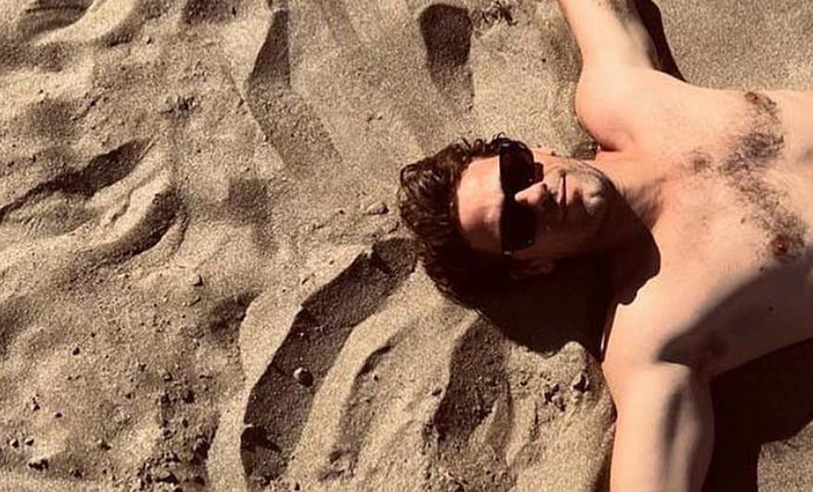 Αποστόλης Τότσικας: Ποζάρει με τον γιο του στην Τήνο