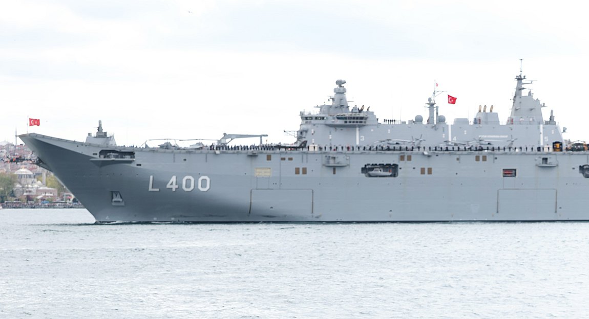 Τουρκία: Απέπλευσε για τη Μαύρη Θάλασσα το «μίνι-αεροπλανοφόρο»