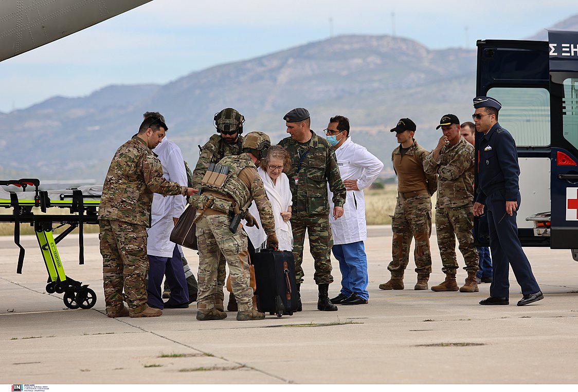 Σουδάν: Επέστρεψαν στην Ελλάδα 17 άτομα – Εικόνες από την επιχείρηση επαναπατρισμού