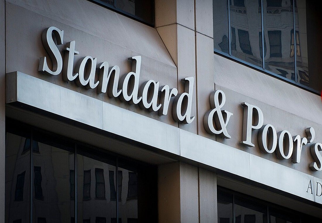 S&P: Προχώρησε σε αναβαθμίσεις ελληνικών τραπεζών