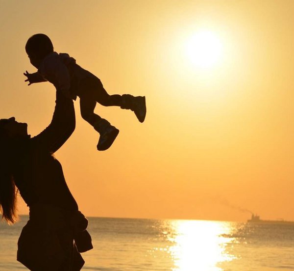 ΟΠΕΚΑ: Αυξημένο επίδομα σε 59.000 μητέρες που θα λάβουν αναδρομικά 36,25 εκατ. ευρώ 