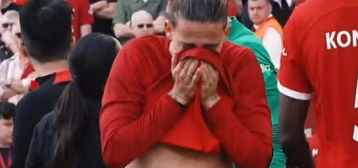 Κώστας Τσιμίκας: Το βίντεο που ανησύχησε τους φίλους της Λίβερπουλ