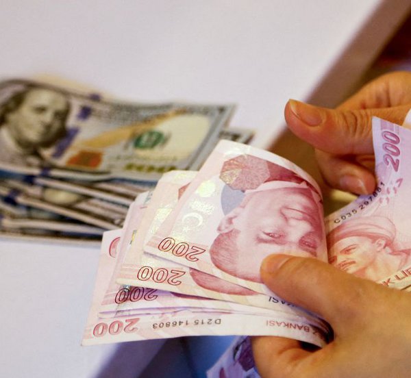 Τουρκία: Σε ιστορικά χαμηλό επίπεδο έναντι του δολαρίου υποχώρησε η τουρκική λίρα