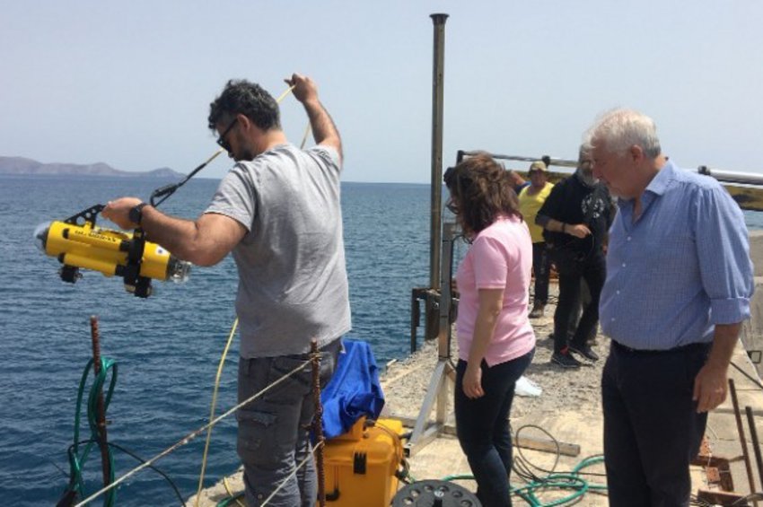 Ωκεανογραφικοί αισθητήρες για τα ρεύματα και τα κύματα στο λιμάνι του Ηρακλείου 
