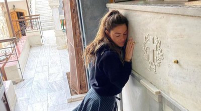 Maria Menounos: Προσκύνησε τον τάφο του Αγίου Νεκταρίου στην Αίγινα – «Μόλις γονάτισα άκουσα χτυπήματα» – ΦΩΤΟ