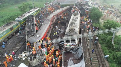 Σιδηροδρομική τραγωδία στην Ινδία: Τουλάχιστον 288 νεκροί και 900 τραυματίες - Βίντεο