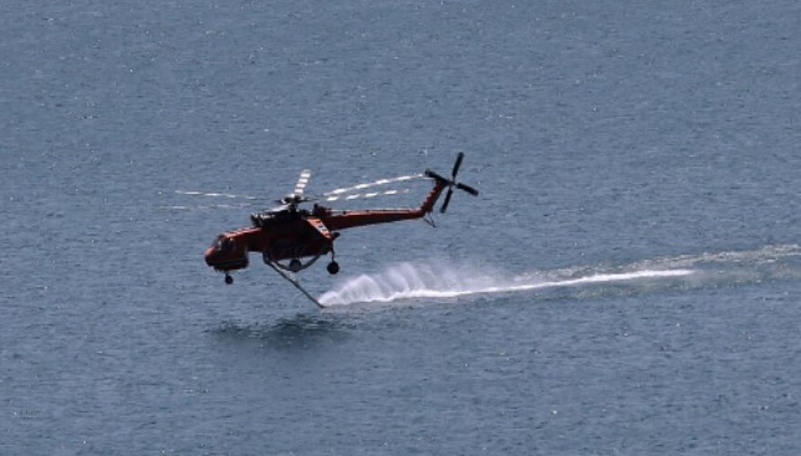 Σε εξέλιξη πυρκαγιά στην Κέα