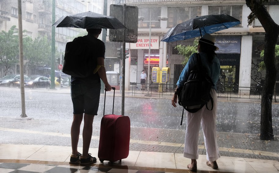 Έκτακτο της ΕΜΥ: Έρχονται βροχές και καταιγίδες τα επόμενα 24ωρα - Αισθητή πτώση της θερμοκρασίας