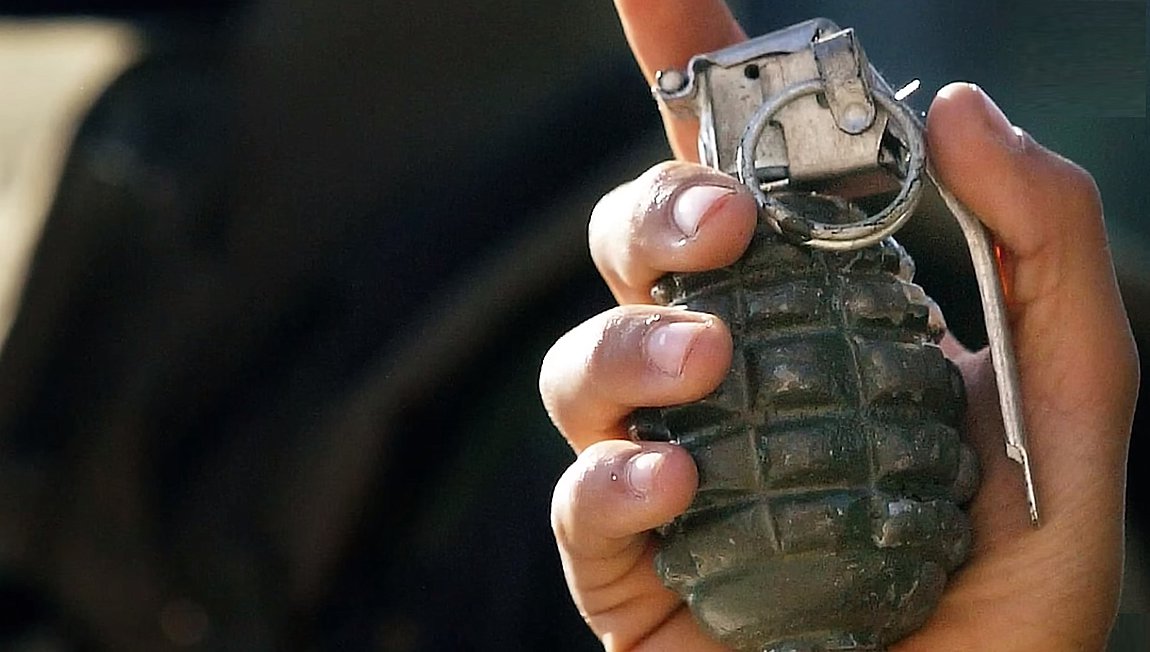 Συνελήφθη 48χρονος ο οποίος απείλησε υπάλληλο καταστήματος με χειροβομβίδα