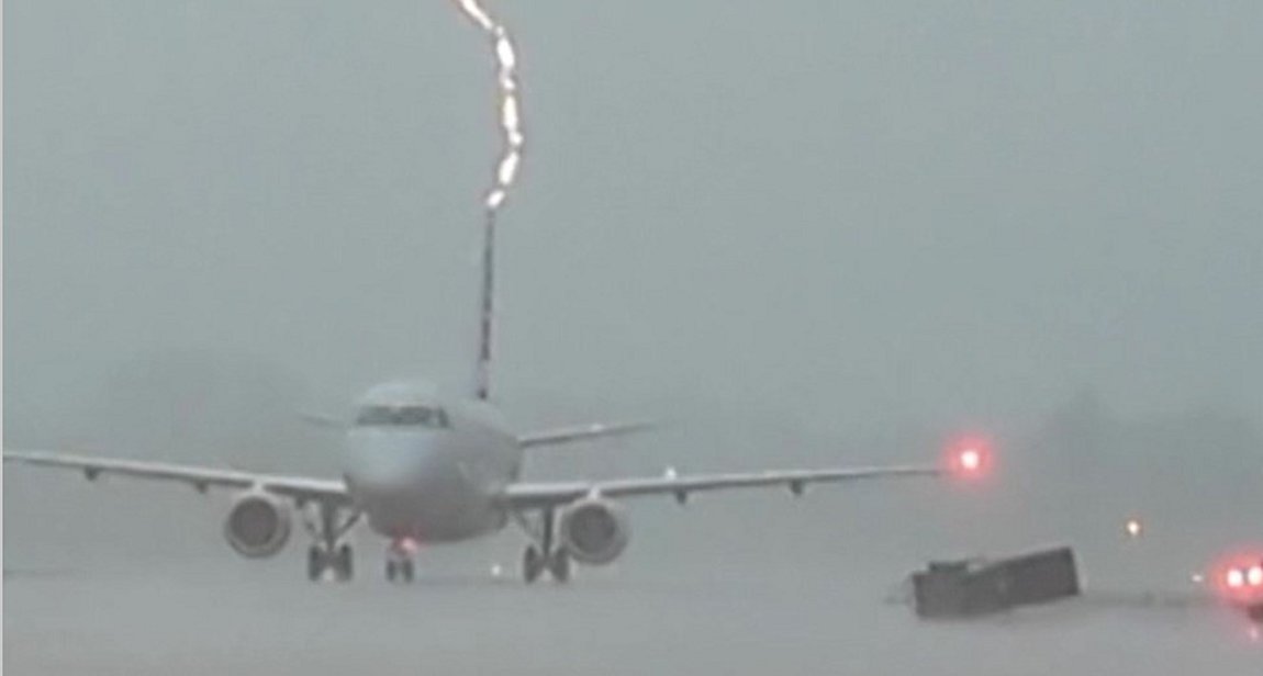 ΗΠΑ: Αστραπή χτυπάει αεροπλάνο κατά τη διάρκεια καταιγίδας –ΒΙΝΤΕΟ