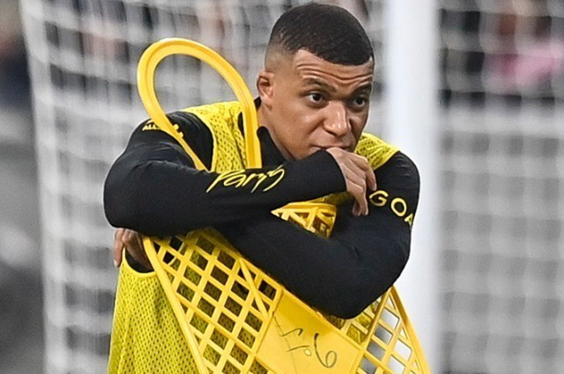 Μπαπέ: «Πονάω για τη Γαλλία μου…»