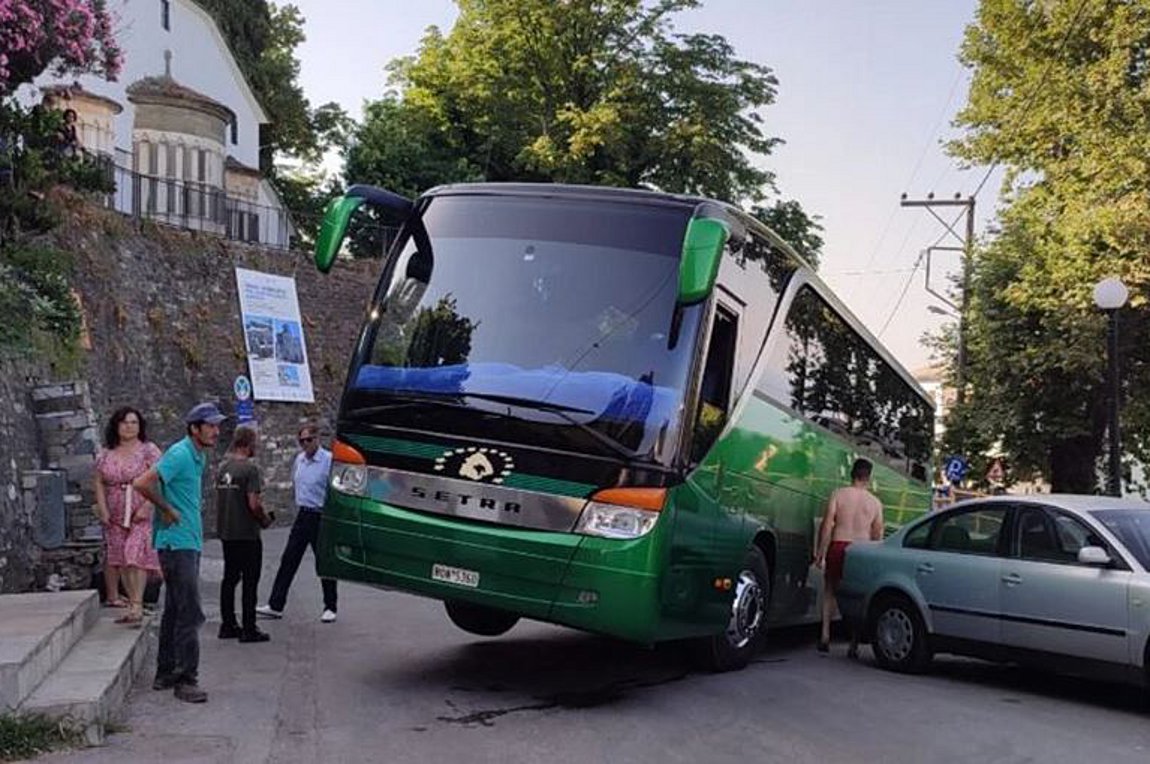 Λεωφορείο σηκώθηκε στον «αέρα» στη Ζαγορά Πηλίου – Τι συνέβη – ΕΙΚΟΝΕΣ