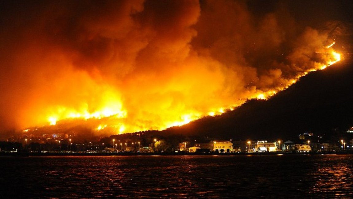 Κροατία: Πυρκαγιά εξαπλώνεται κοντά στη Ντουμπρόβνικ