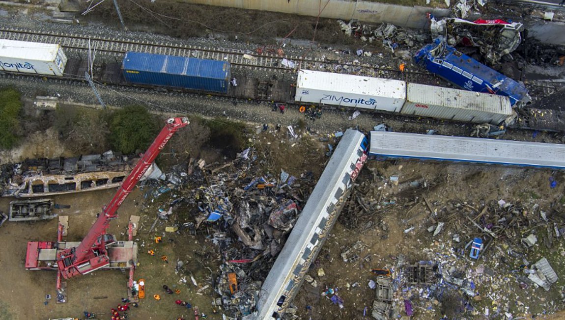 Τέμπη: Άνδρας προσεγγίζει οικογένειες θυμάτων ζητώντας χρήματα-Οι Αρχές προειδοποιούν