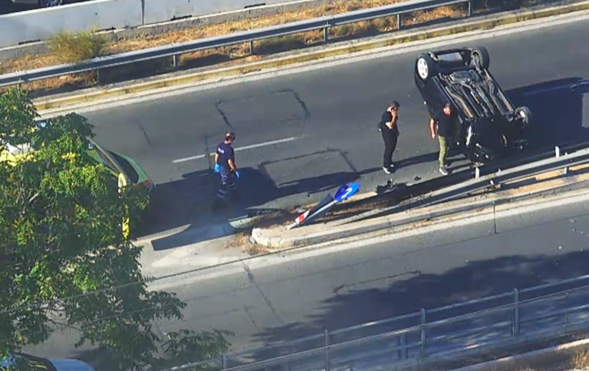 Ανατροπή αυτοκινήτου στην παραλιακή