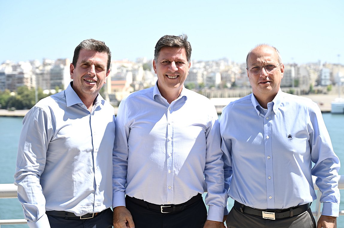 Σύσκεψη για το μεταναστευτικό με τη συμμετοχή τριών υπουργών