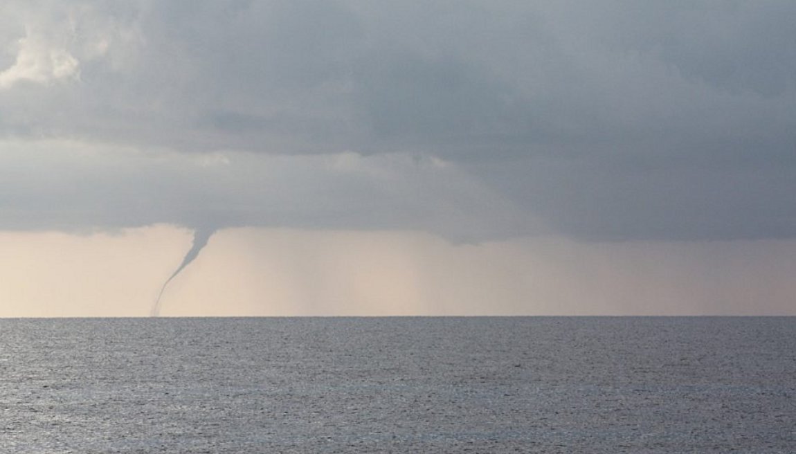 Xαλκιδική: Ανεμοστρόβιλος στα Νέα Πλάγια – Τέσσερις τραυματίες