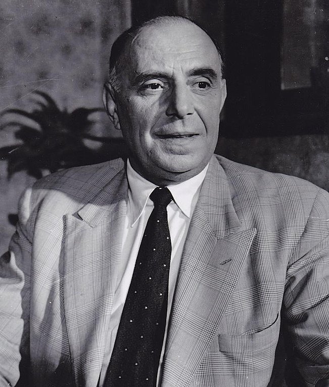 Ορέστης Μακρής: Αγνώριστος σε ηλικία 30 ετών – Σπάνια φωτογραφία