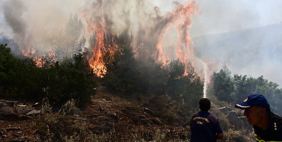 Υπό έλεγχο τα μέτωπα σε Γραμματικό, Βαρνάβα και Μαραθώνα – Προκλήθηκαν από κεραυνό