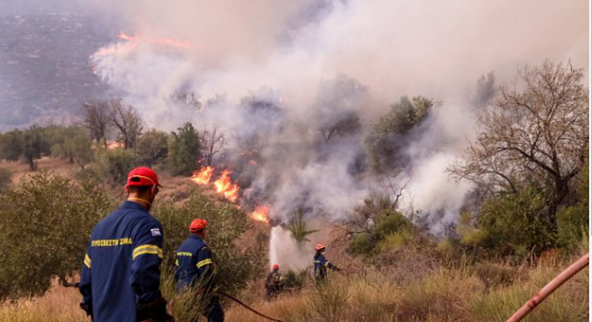 Παλλήνη: Φωτιά ξέσπασε πριν από λίγο