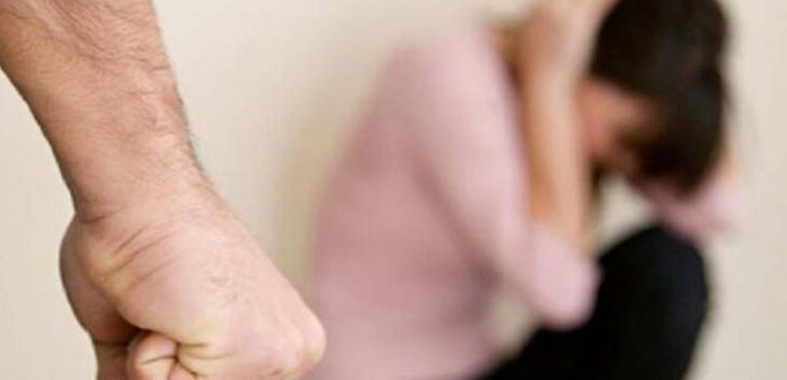 Φιλοθέη: Άνδρας ξυλοκόπησε τη μητέρα του και ταμπουρώθηκε στο σπίτι