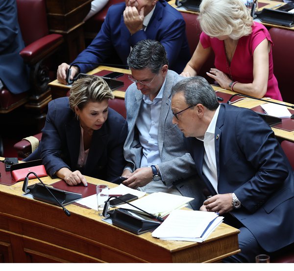 Βουλή: Ονομαστική ψηφοφορία για 4 άρθρα και μία τροπολογία του νομοσχεδίου για τα κόκκινα δάνεια κατέθεσε ο ΣΥΡΙΖΑ