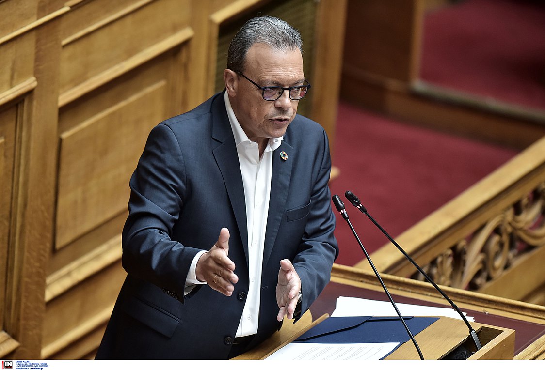 Φάμελλος: Ένας κρυπτόμενος πρωθυπουργός που ψάχνει μίζερα δικαιολογίες