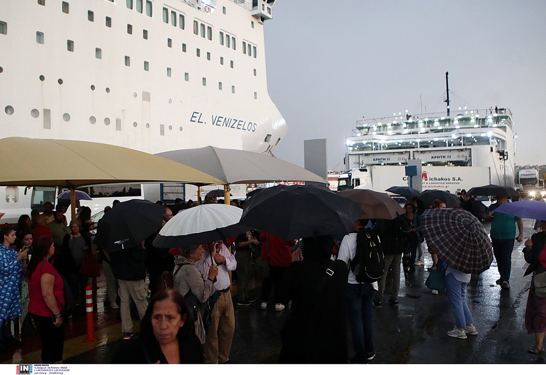 Miting de protest în portul Pireu sute de cetățeni s-au adunat la poarta E3