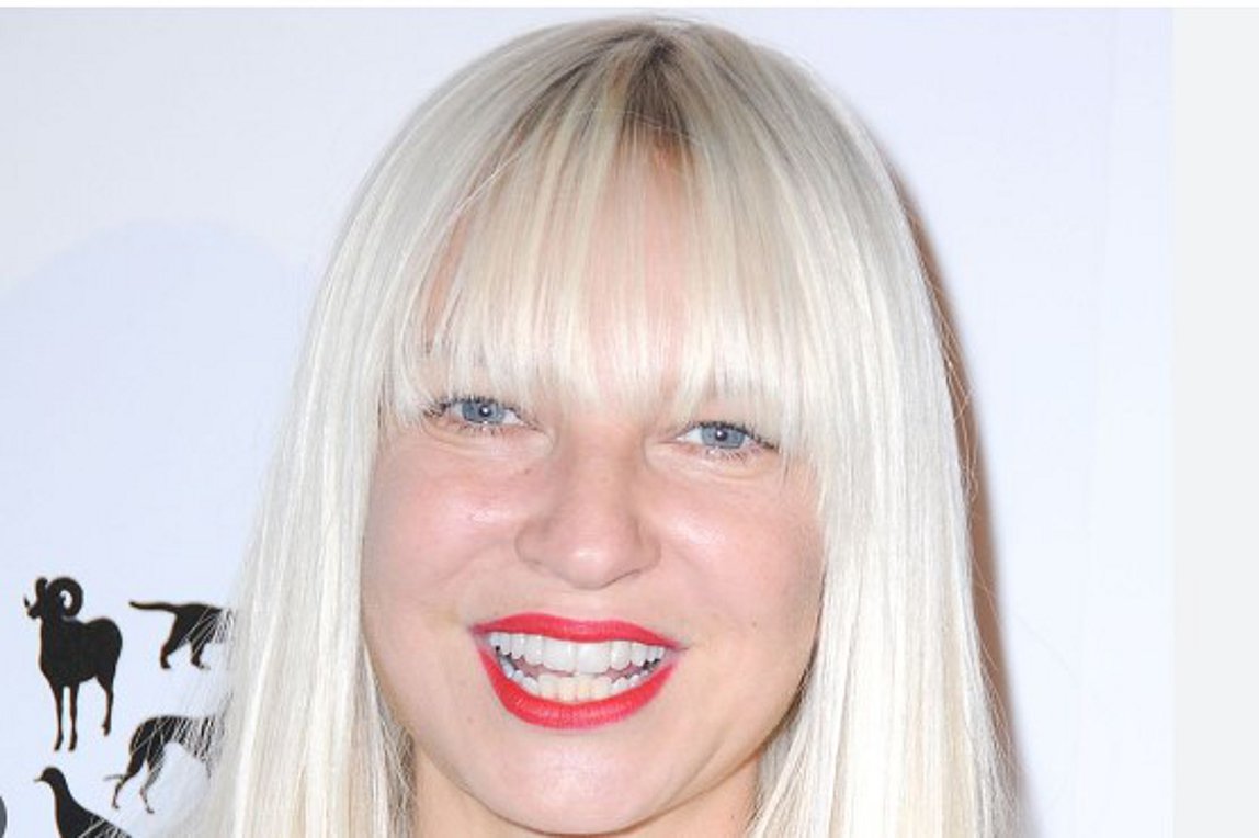 Sia: Η έμπνευση ήρθε μέσα από τις πιο σκοτεινές στιγμές της