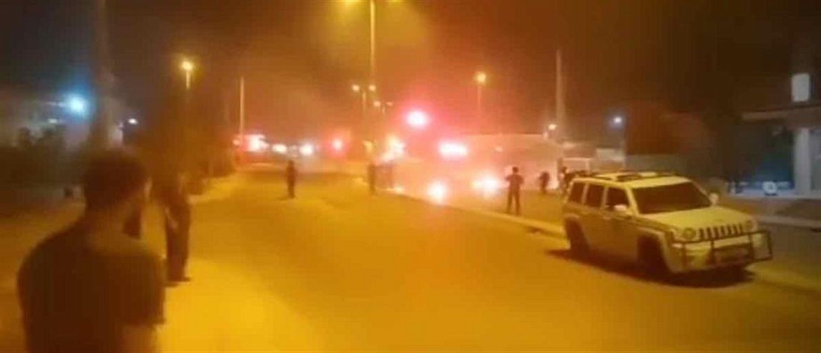 Έκαψαν λεωφορείο στον Ασπρόπυργο: Συγκρούσεις με τα ΜΑΤ – ΒΙΝΤΕΟ