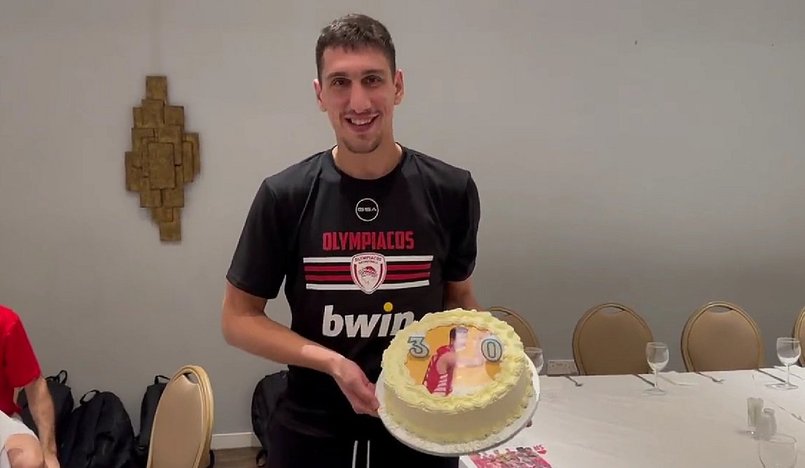 Ολυμπιακός: Έκπληξη… γενεθλίων στον Λαρεντζάκη – BINTEO