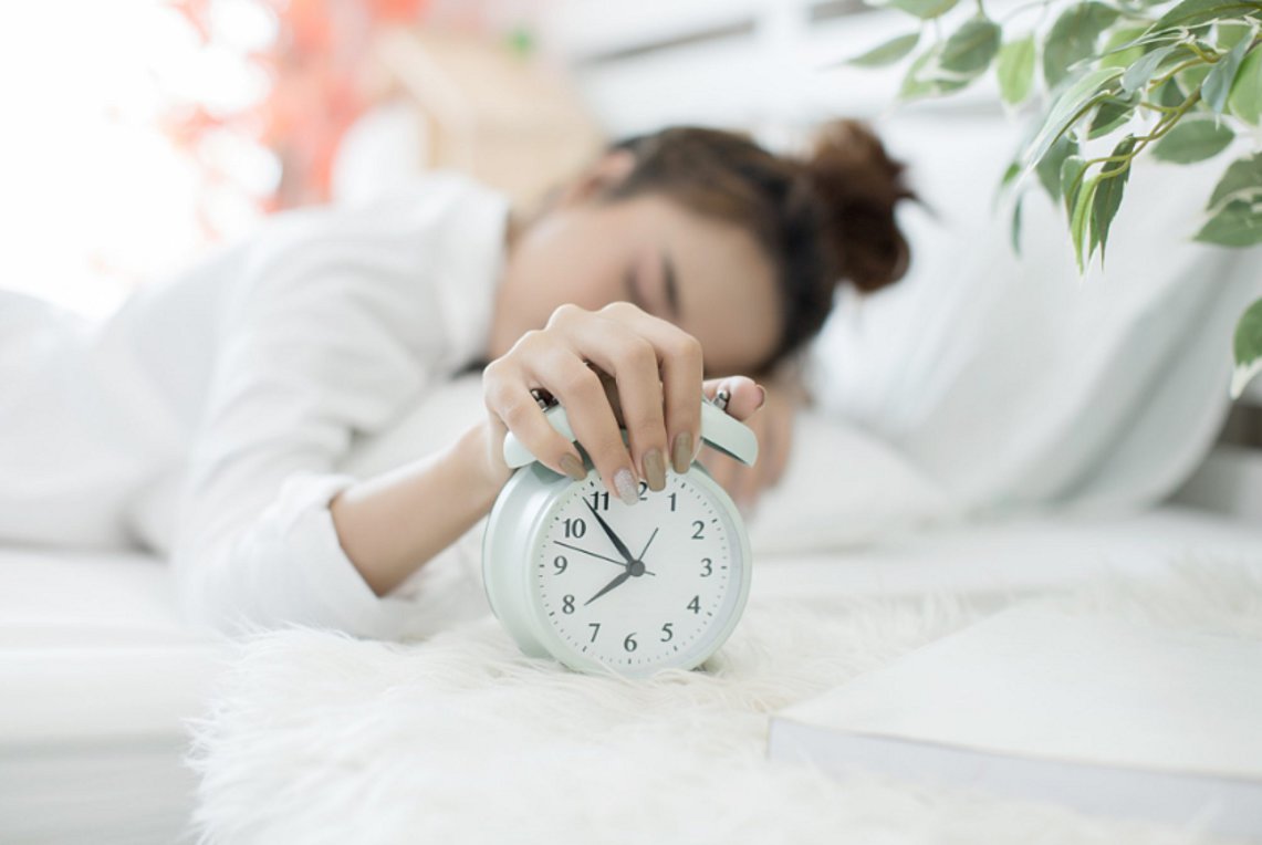 Ξυπνάτε κουρασμένοι το πρωί; 5 λόγοι που συμβαίνει – Τι να κάνετε