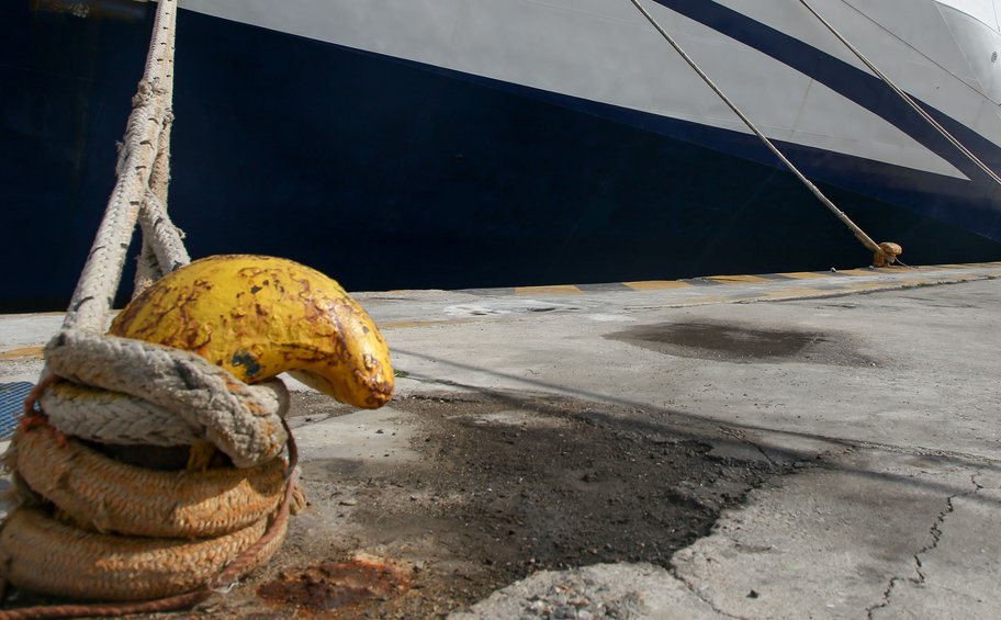 Φολέγανδρος: Πλοίο προσέκρουσε στο λιμάνι - Πέντε τραυματίες