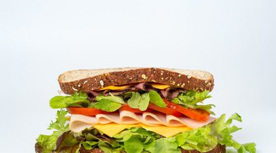 Άνοια: Δημοφιλές συστατικό στα σάντουιτς που μπορεί να μειώσει τον κίνδυνο
