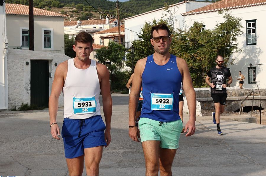 Στέφανος Κασσελάκης: Έτρεξε στον αγώνα δρόμου «Spetses mini Marathon»