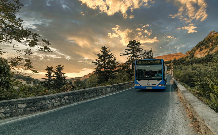Επιθέσεις με πέτρες σε λεωφορεία εν κινήσει στο Ηράκλειο Κρήτης
