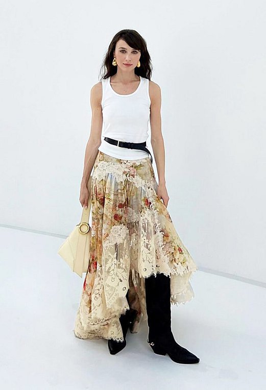 Style Hacks: Πώς να φορέσετε μια καλοκαιρινή φούστα το φθινόπωρο