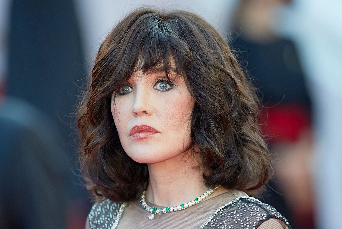 Γαλλία: Η Ιζαμπέλ Αντζανί στο εδώλιο για φοροδιαφυγή