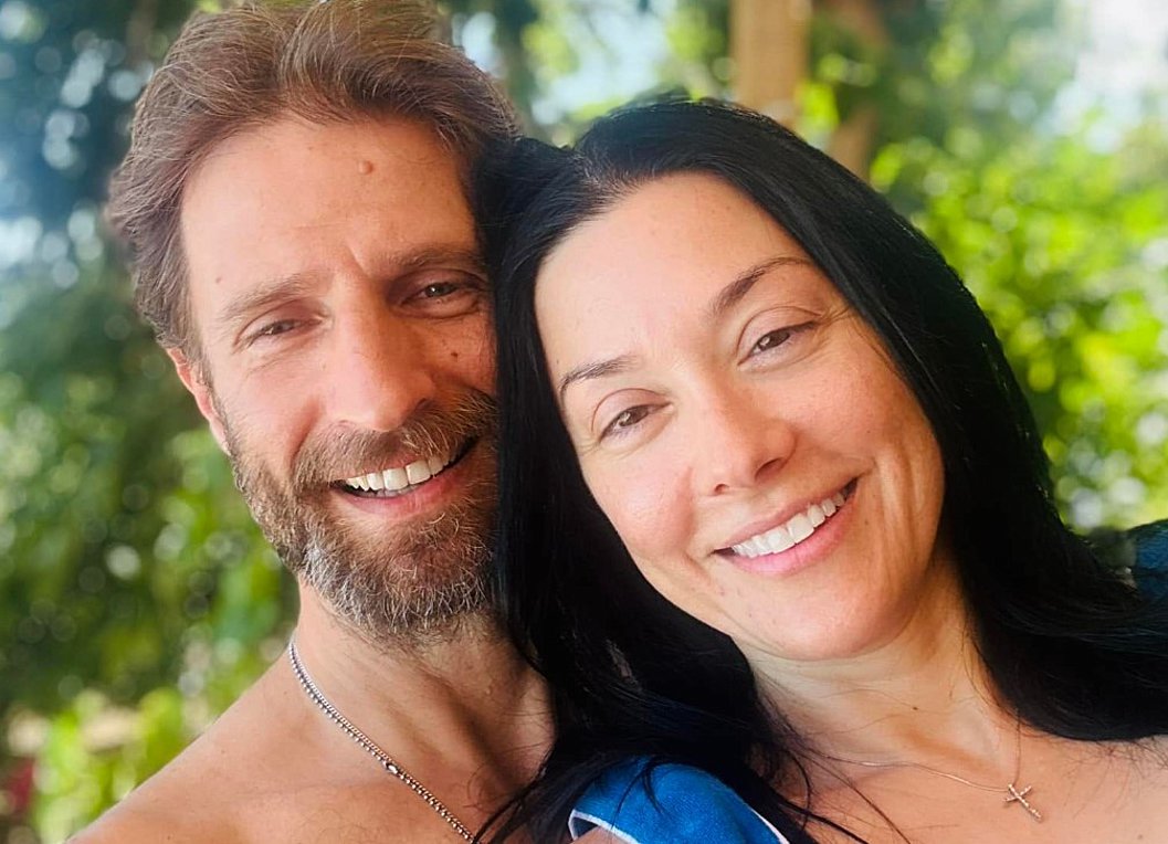 Μάξιμος Μουμούρης: Η ζωή με 4 γυναίκες στο σπίτι – «Χρωστάω ένα ευχαριστώ στη γυναίκα μου»