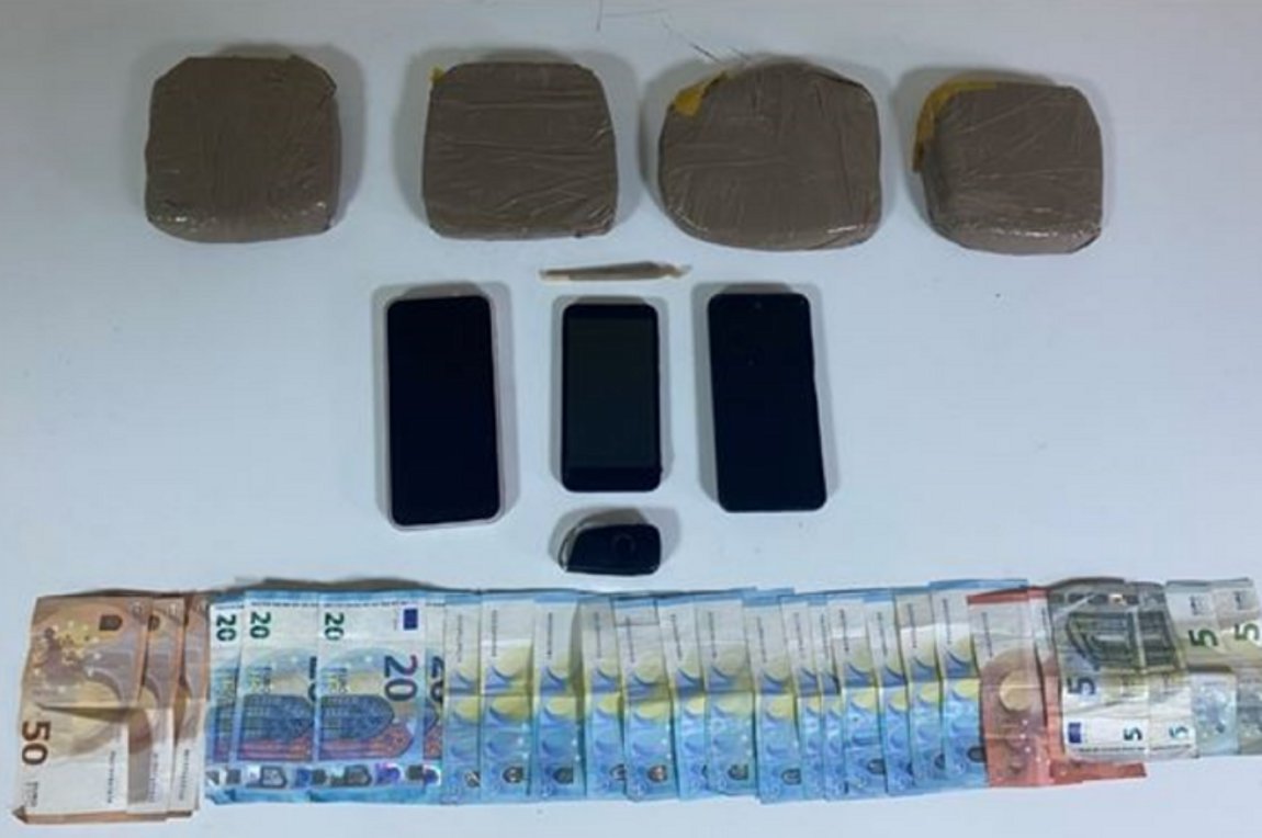 Βέροια: Έκρυβαν δύο κιλά ηρωίνη στο πίσω κάθισμα ταξί