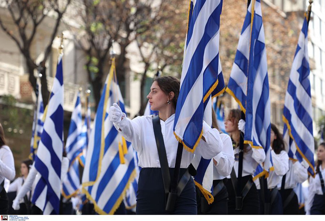 Εικόνες από τη μαθητική παρέλαση στη Θεσσαλονίκη – Τα μηνύματα της πολιτικής ηγεσίας – ΒΙΝΤΕΟ